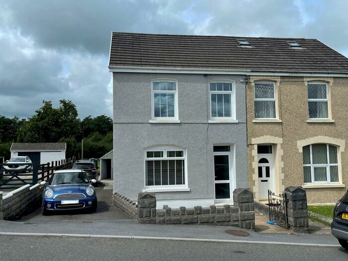3 Bedroom House To Rent In Llannon Road, Pontyberem, Carmarthenshire, SA15