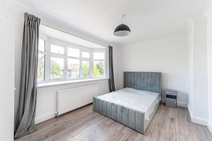 4 Bedroom Flat To Rent In Fleetwood Road, Willesden Green, London, NW10