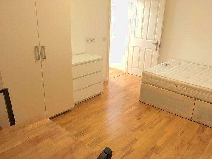 Studio To Rent In Very Near Ealing Broadway Residential Area, Ealing Broadway Area, W5