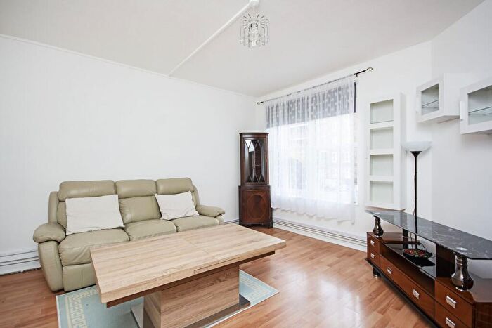 2 Bedroom Flat For Sale In Amhurst Road, Hackney, London, E8