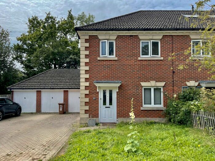 3 Bedroom Semi-Detached House To Rent In Juniper Close, RH8