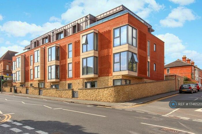 2 Bedroom Flat To Rent In Queens Place, Guildford, GU2