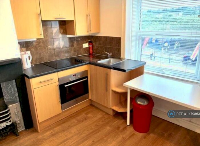 1 Bedroom Flat To Rent In Manchester Road, Huddersfield, HD4