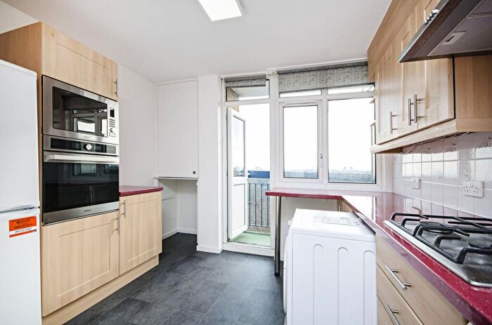 3 Bedroom Flat For Sale In Cazenove Road, Stoke Newington, London, N16
