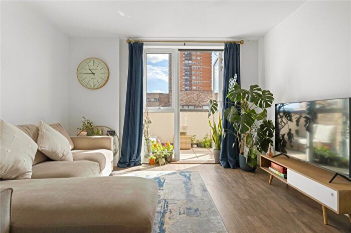 1 Bedroom Flat For Sale In Clarkson Crescent, London, E17