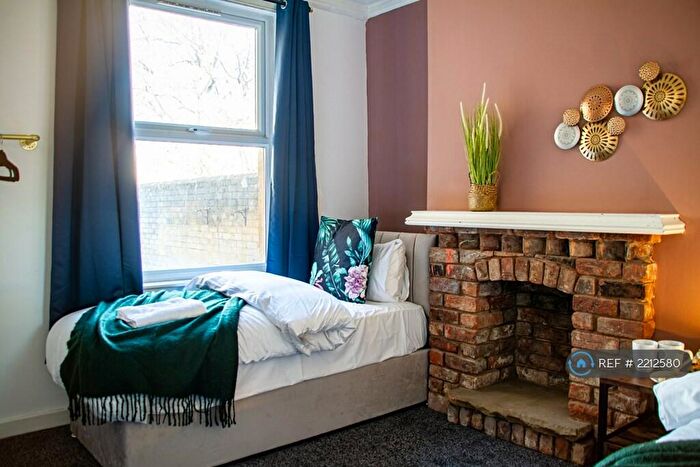 5 Bedroom Semi-Detached House To Rent In Wilton Road, Birkenhead, CH42