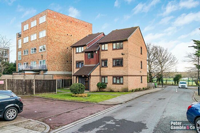 2 Bedroom Flat To Rent In Wicket Road, Perivale, Greenford, UB6