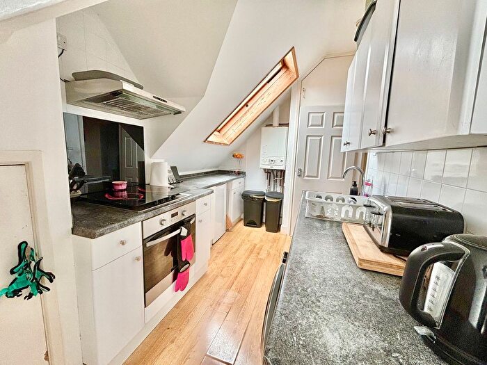 2 Bedroom Flat For Sale In Chepbourne Road, Bexhill-On-Sea, TN40