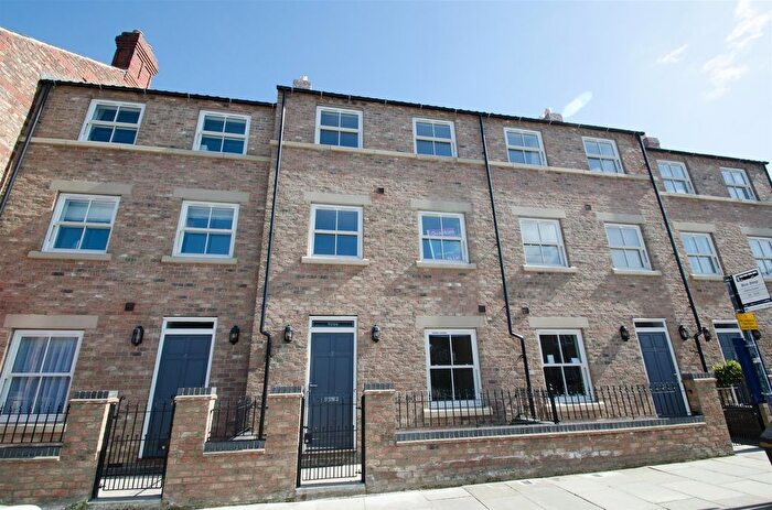 4 Bedroom Town House To Rent In Pulleyn Mews, York, YO30