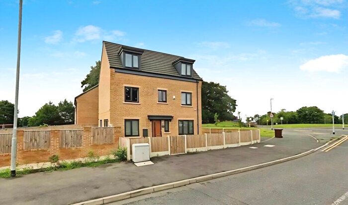 4 Bedroom Detached House To Rent In South Parkway, Seacroft, Leeds, West Yorkshire, LS14