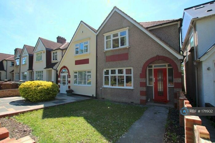 3 Bedroom Semi-Detached House To Rent In Woolwich Road, London, SE2