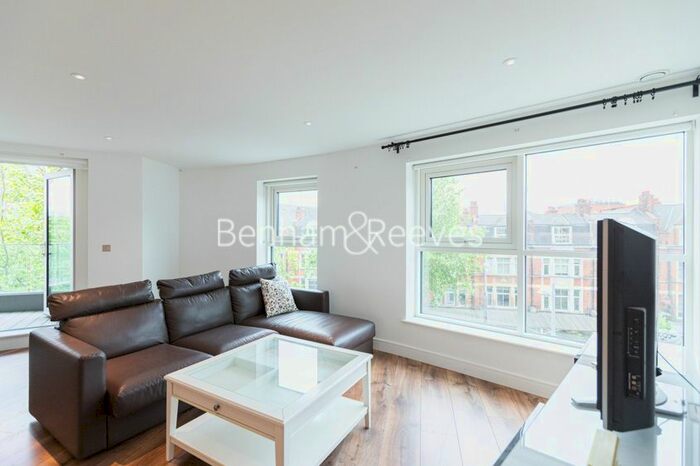 2 Bedroom Flat To Rent In New Broadway, Ealing, W5