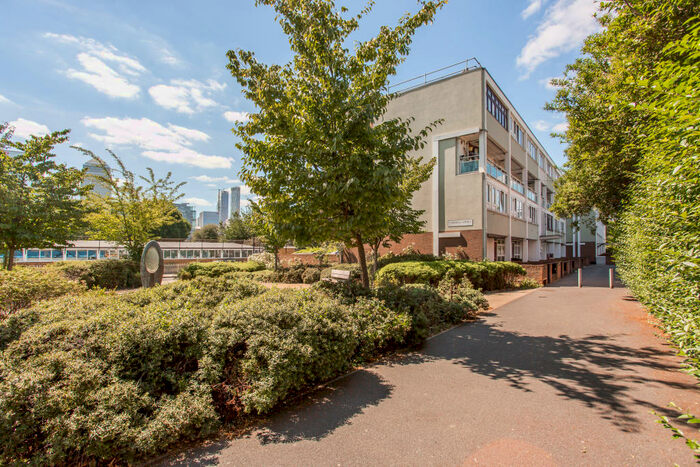 3 Bedroom Flat To Rent In Cordelia Street, Poplar, E14