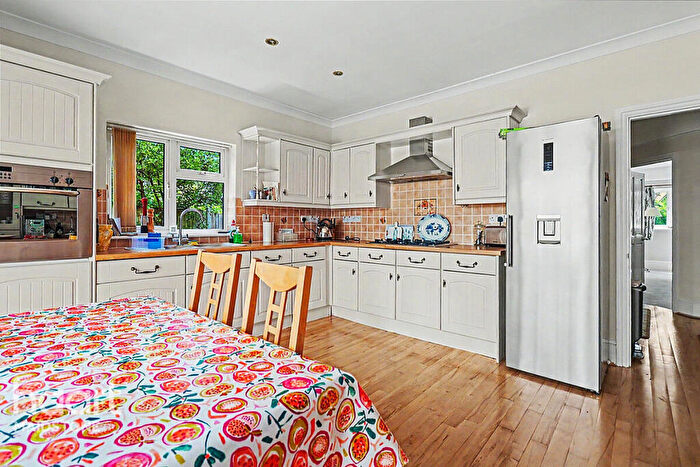 4 Bedroom Detached House For Sale In Somerfield Road, Maidstone, ME16