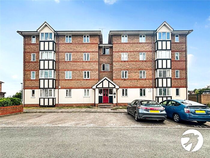 2 Bedroom Flat To Rent In Chandlers Drive, Erith, Kent, DA8