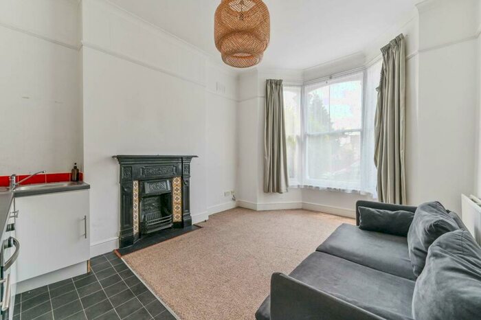 1 Bedroom Flat To Rent In High View Road, , Crystal Palace, London, SE19