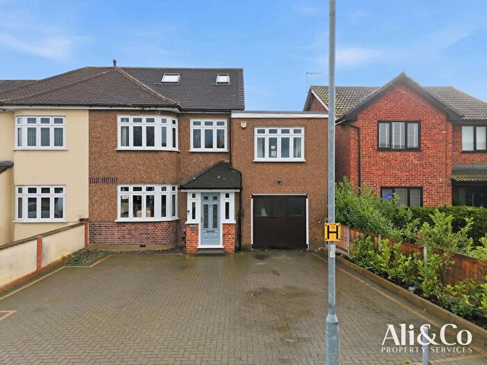 5 Bedroom Semi Detached House For Sale In Long Lane, Grays, RM16