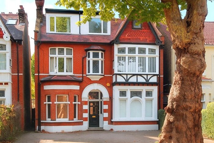 2 Bedroom Flat For Sale In The Avenue, London, W13