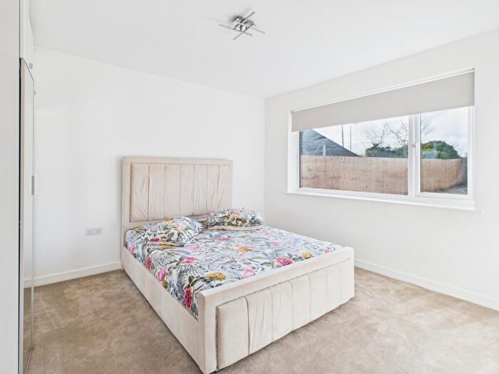 4 Bedroom Detached Bungalow For Sale In Roman Road, Basingstoke, RG23