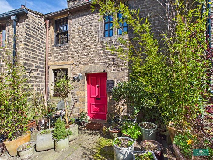 2 Bedroom Terraced House For Sale In Stoneswood Road, Delph, Saddleworth, Oldham, Greater Manchester, OL3
