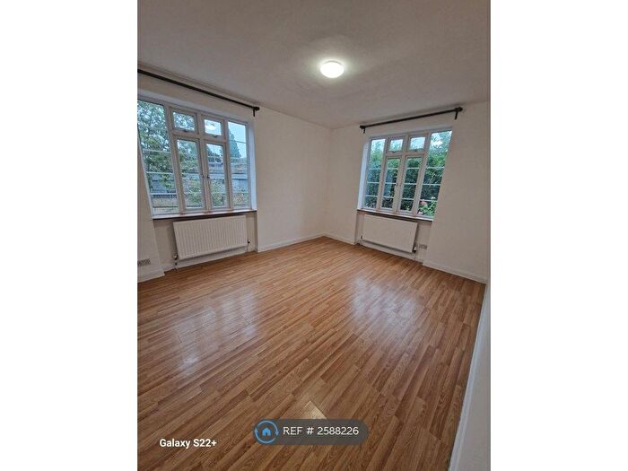 2 Bedroom Flat To Rent In Shirehall Lane, London, NW4