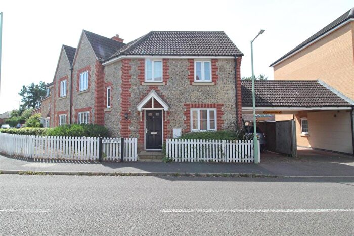3 Bedroom Semi-Detached House To Rent In Acer Way, Red Lodge, Bury St. Edmunds, IP28