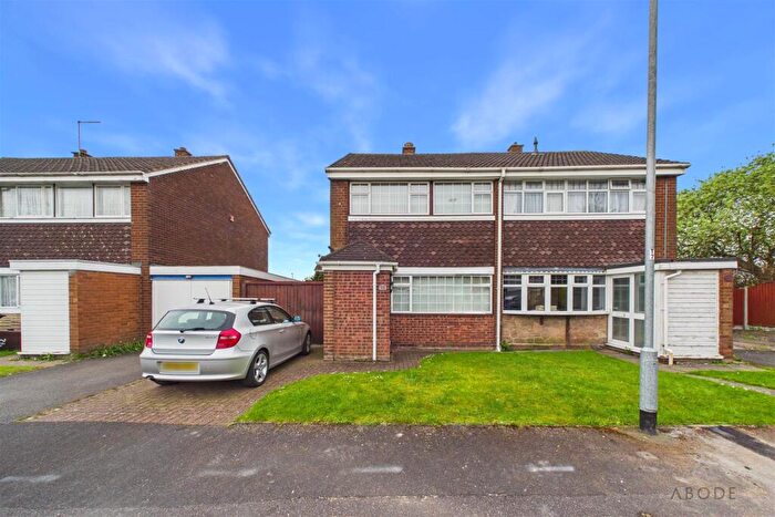 3 Bedroom Semi Detached House For Sale In Shrewsbury Road, Burton-On-Trent, DE13