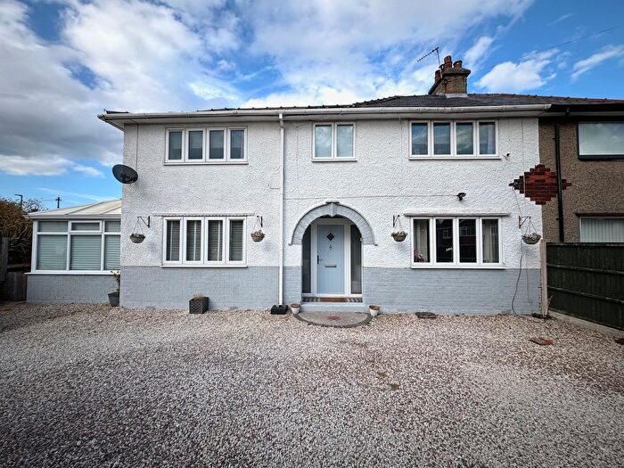 4 Bedroom Semi-Detached House To Rent In Thanet Street, Chesterfield, S45