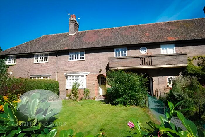 1 Bedroom Maisonette To Rent In Neale Close, London, N2