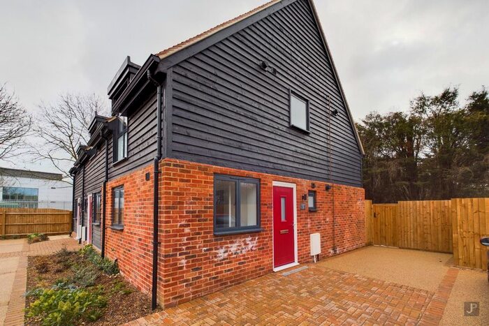 2 Bedroom Property To Rent In Warley Street, Great Warley, Brentwood, CM13