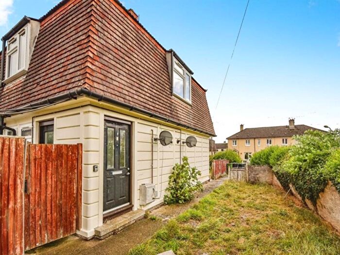 2 Bedroom Property To Rent In Coronation Road, Frome, Somerset, BA11