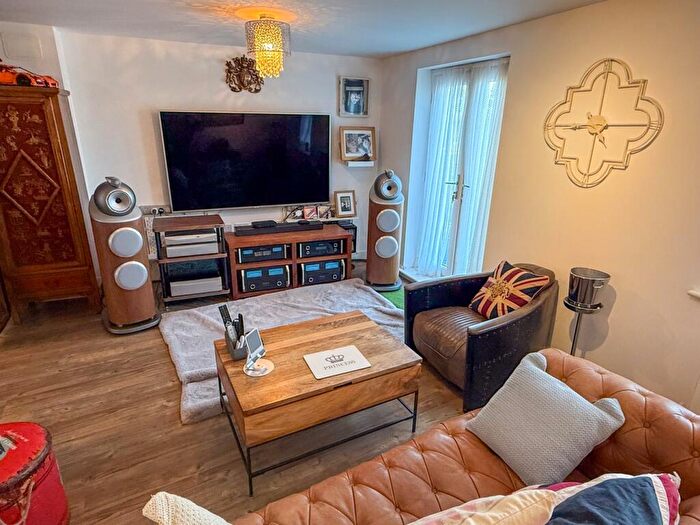4 Bedroom Town House For Sale In Cogent Crescent, Newbury, RG14