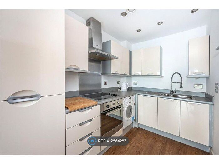 1 Bedroom Flat To Rent In Bellevue Court, Hounslow, TW3