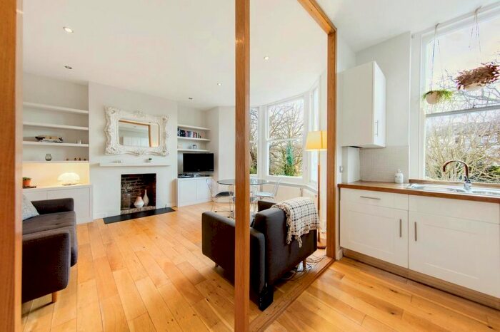 2 Bedroom Flat To Rent In Josephine Avenue, London, SW2