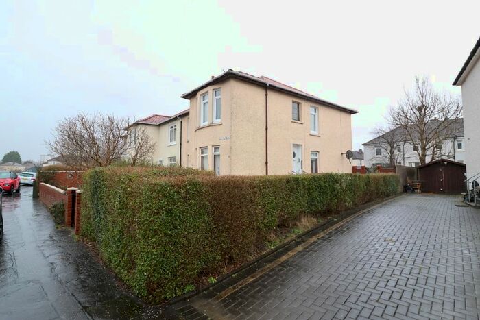 3 Bedroom Flat To Rent In Lochlibo Avenue, Glasgow, G13