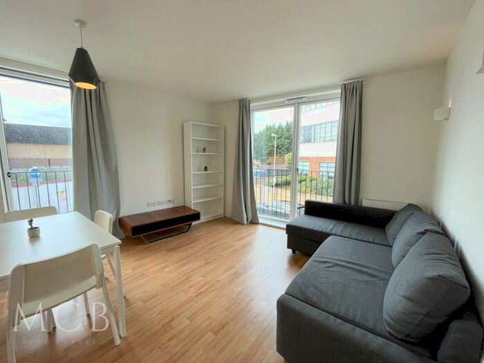 1 Bedroom Flat To Rent In Cowleaze Road, Kingston Upon Thames, KT2