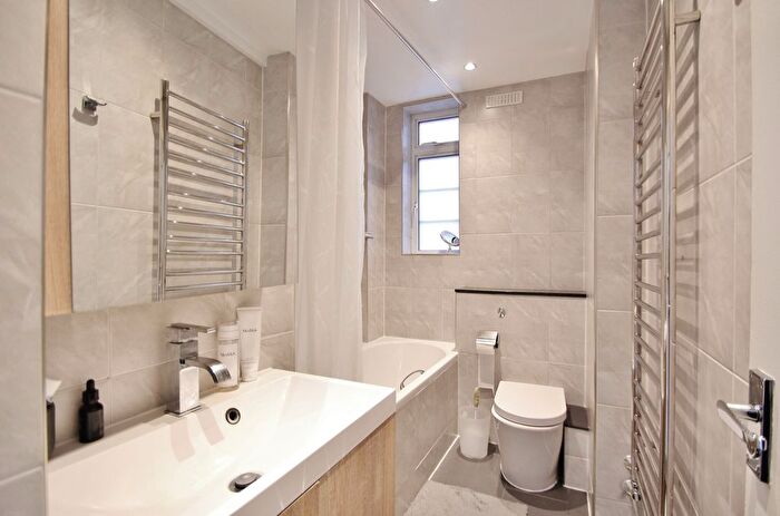 1 Bedroom Flat To Rent In Latymer Court, Hammersmith Road, Hammersmith, W6