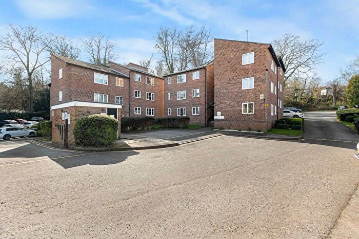1 Bedroom Flat For Sale In Badgers Copse, Orpington, BR6