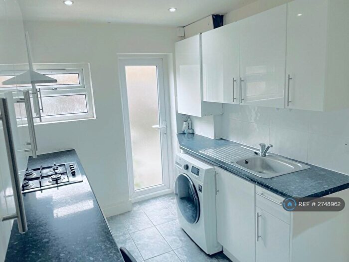 1 Bedroom Flat To Rent In Henry Street, Reading, RG1