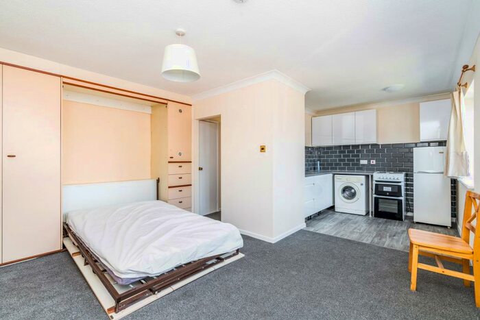 Apartment To Rent In Albermarle Court, Southampton, SO17