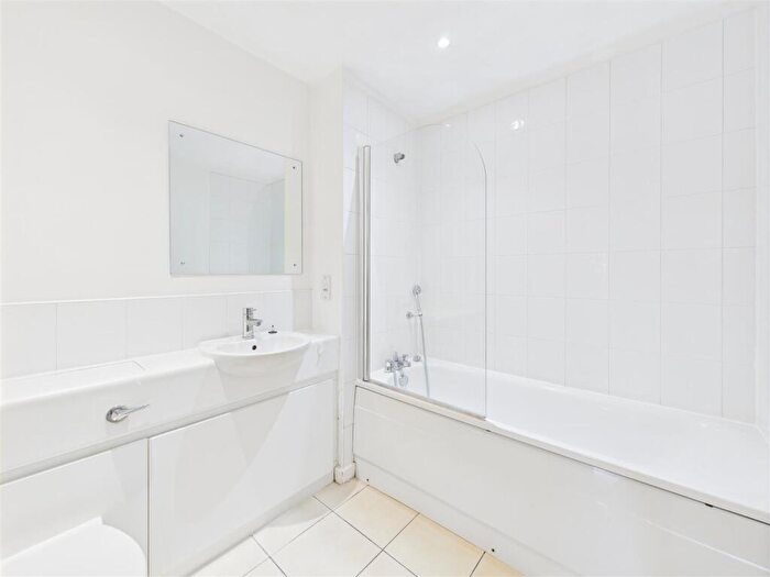 2 Bedroom Flat To Rent In The Chimes, Vicar Lane, Sheffield, S1