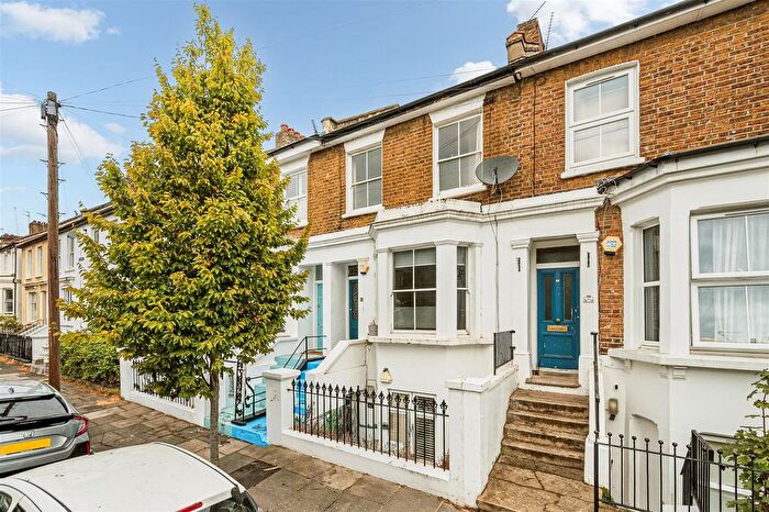 2 Bedroom Flat For Sale In Chaucer Road, Poets Corner, Acton, London, W3