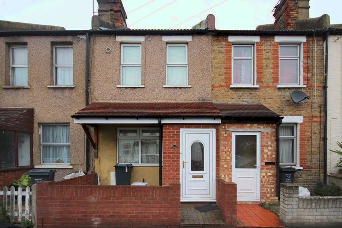 4 Bedroom Terraced House To Rent In Myrtle Road, Hounslow TW3
