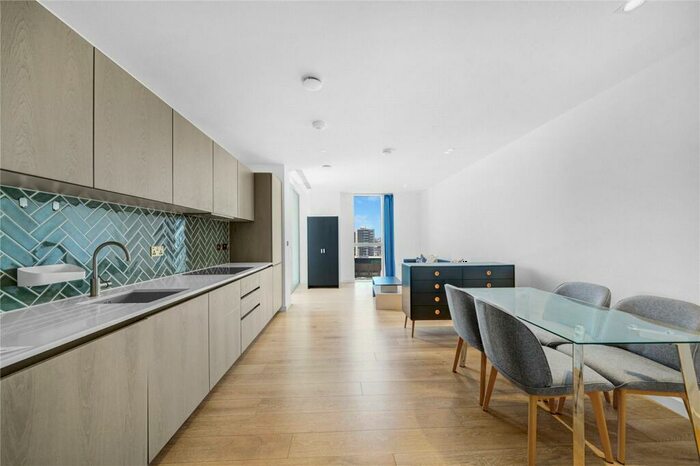 2 Bedroom Apartment To Rent In City Road, EC1V