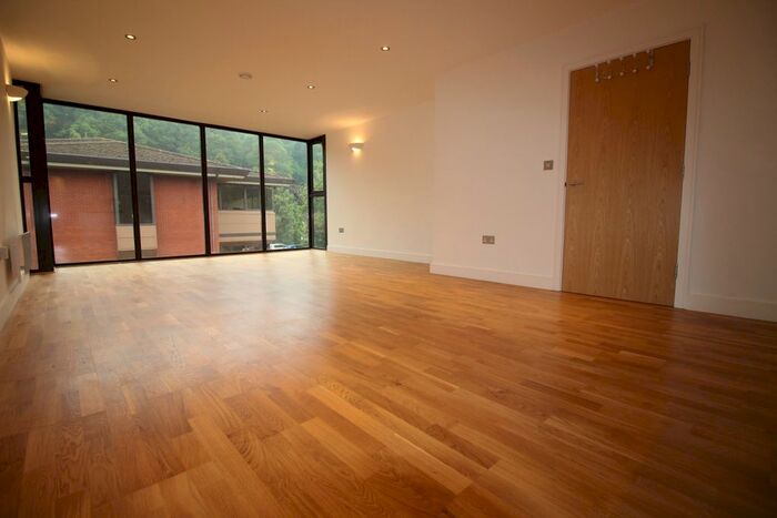 2 Bedroom Flat To Rent In Catteshall Lane, Godalming, GU7