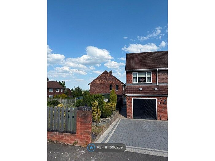 4 Bedroom Detached House To Rent In Castleton Grove, Inkersall, Chesterfield, S43