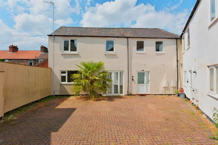 3 Bedroom Terraced House To Rent In Emerald Street, York, YO31