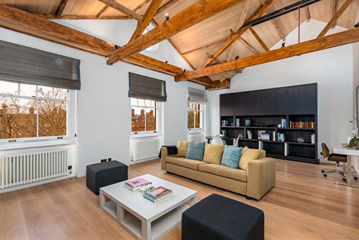 3 Bedroom Flat To Rent In Cadogan Square, London, SW1X