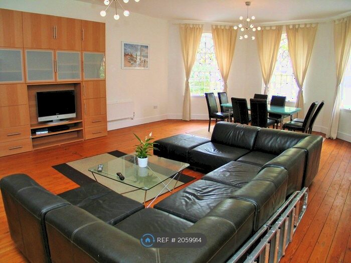 4 Bedroom Flat To Rent In West Park Road, Norwood Green / Hanwell Border, UB2