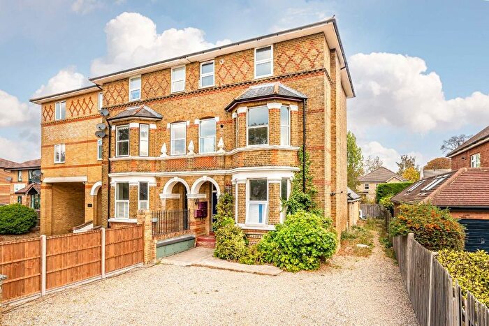 1 Bedroom Flat For Sale In Oldfield Road, Hampton, TW12